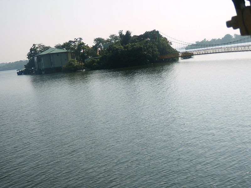चित्र:Laknavaram-Lake.jpg