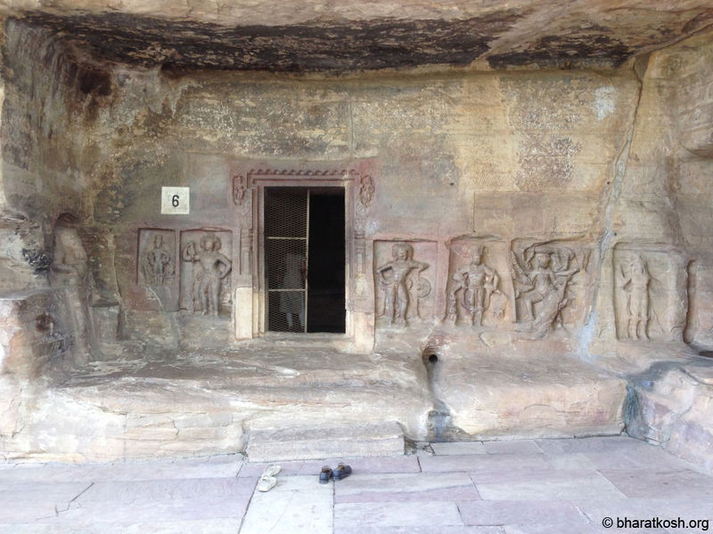 चित्र:Udayagiri-Cave-Madhya-Pradesha-1.jpg