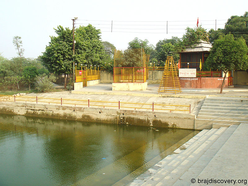 चित्र:Nikunjvan Vrindavan Mathura 1.jpg