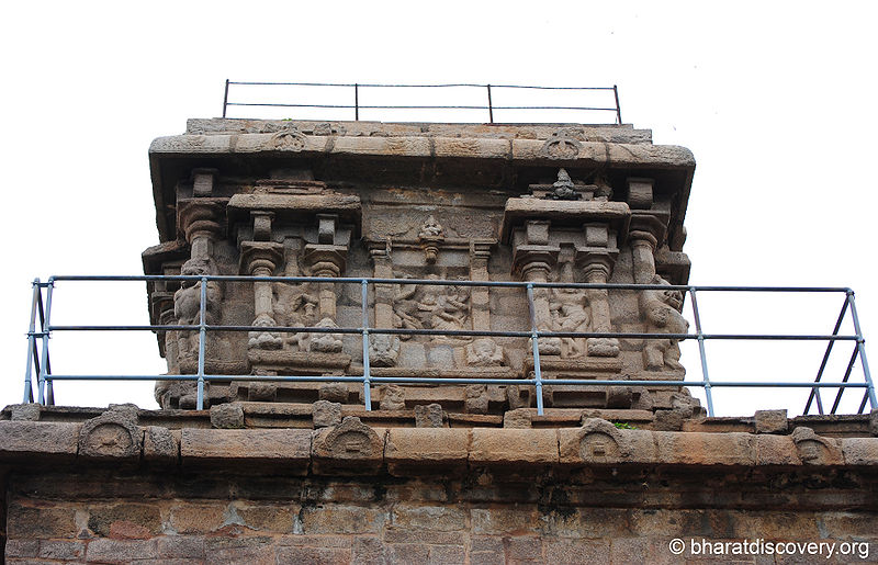चित्र:Mahisha-Mardini-Cave-Mahabalipuram-9.jpg