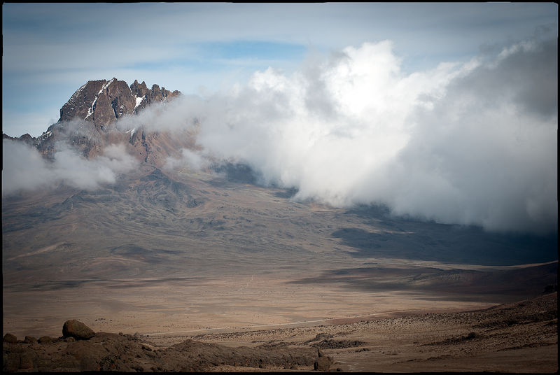 चित्र:Mount Kilimanjaro-2.jpg