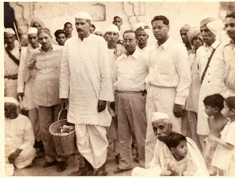 चित्र:Ch.Digamber Singh-Lagaan.jpg