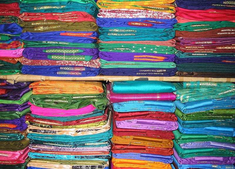 चित्र:Folded-Silk-Saris.jpg