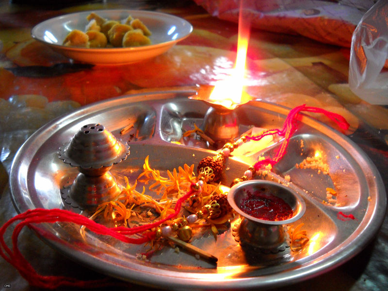 चित्र:Aarti-Plate-Raksha-Bandhan.jpg