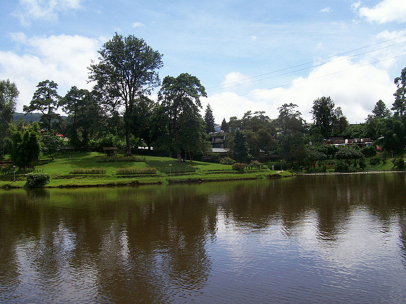 चित्र:Ward-Lake-1.jpg