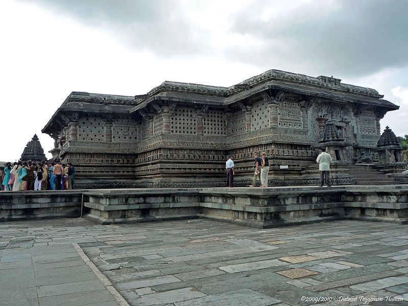चित्र:Chennakeshava-Temple-Belur-1.jpg