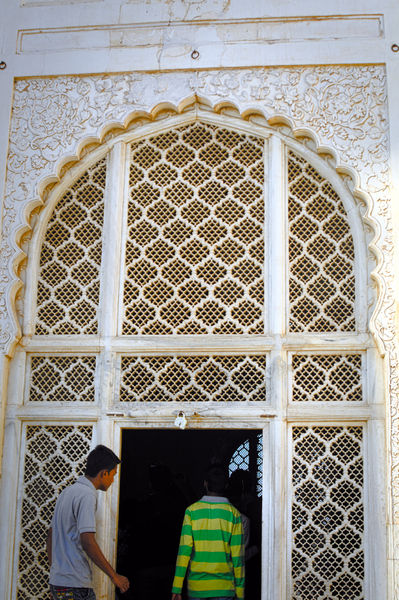 चित्र:Bibi-Ka-Maqbara-5.jpg