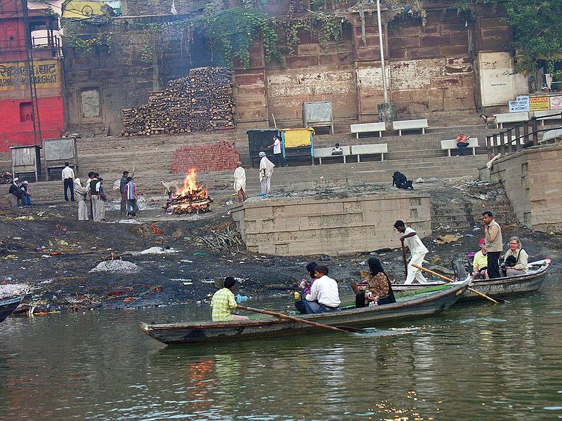 चित्र:Harishchandra-Ghat-Varanasi.jpg