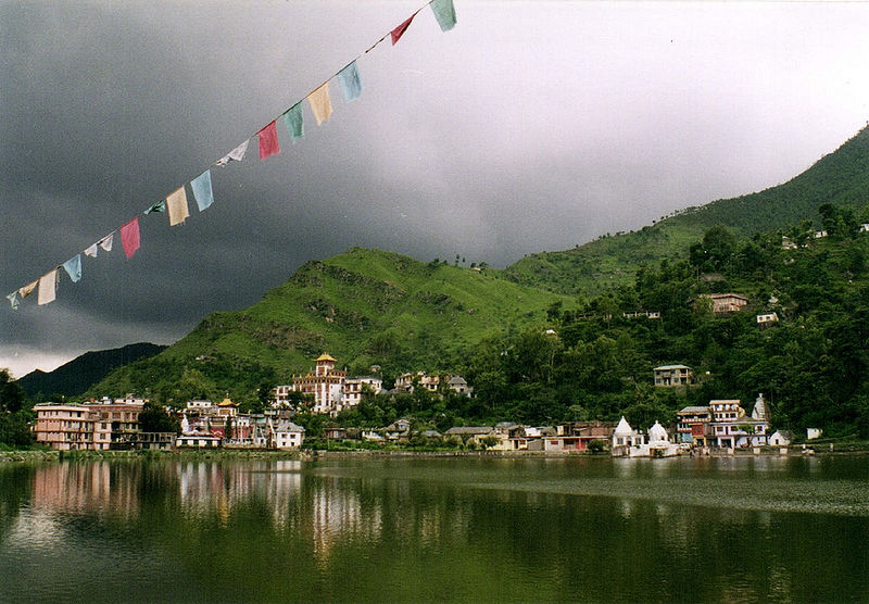 चित्र:Rewalsar-Lake.jpg