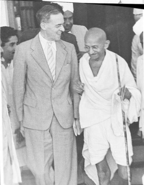 चित्र:Stafford-Cripps-and-Mahatma-Gandhi-in-1942.jpg