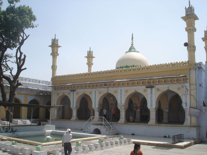 चित्र:Aurangzeb-Tomb-Khuldabad.jpg