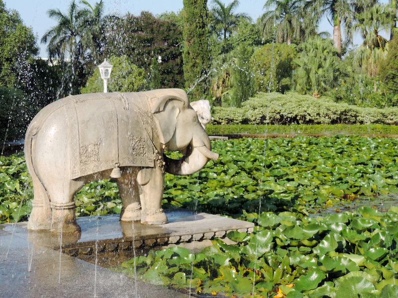 चित्र:Saheliyon-Ki-Bari-5.jpg