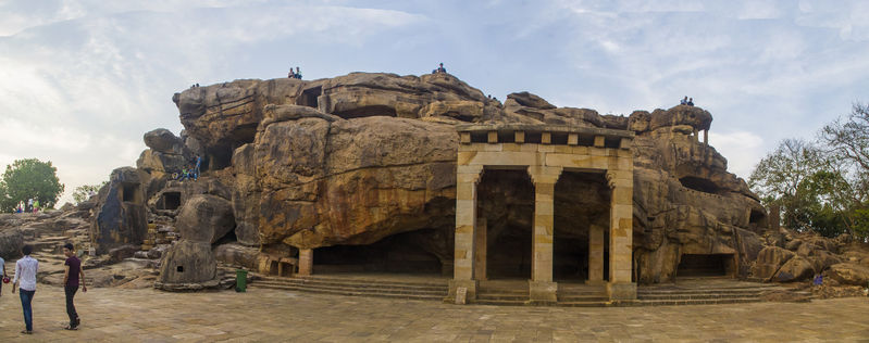 चित्र:Udayagiri-Caves-180°-Panorama-Odisha.jpg