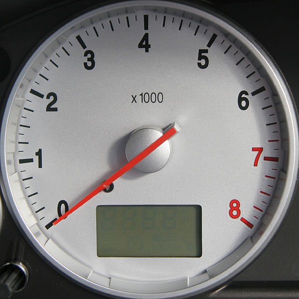 चित्र:Tachometer.jpg