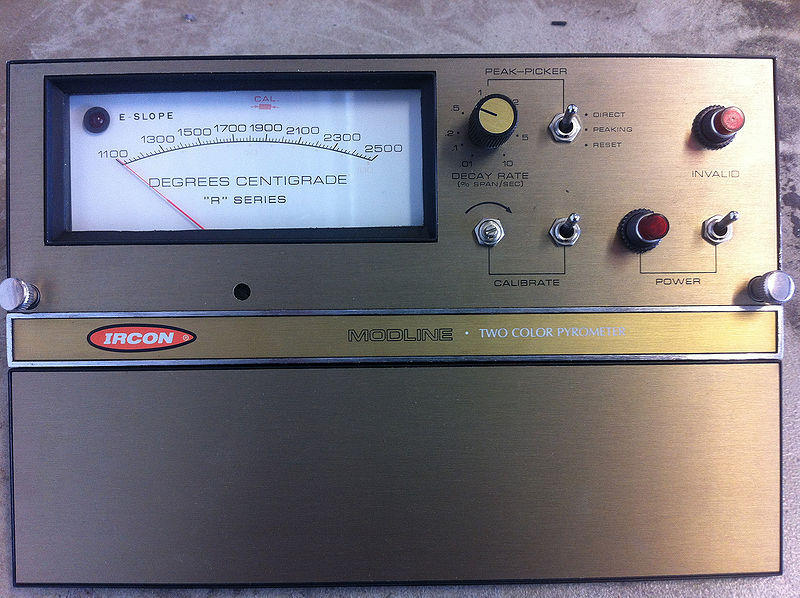चित्र:Pyrometer.jpg