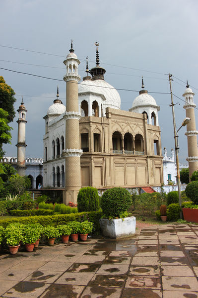 चित्र:Chota-Imambara-Lucknow-2.jpg