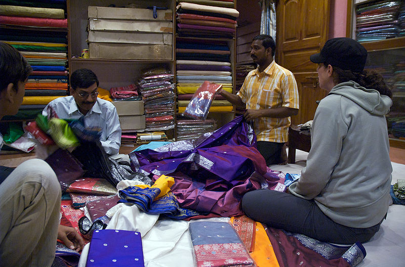 चित्र:Market-Varanasi-11.jpg