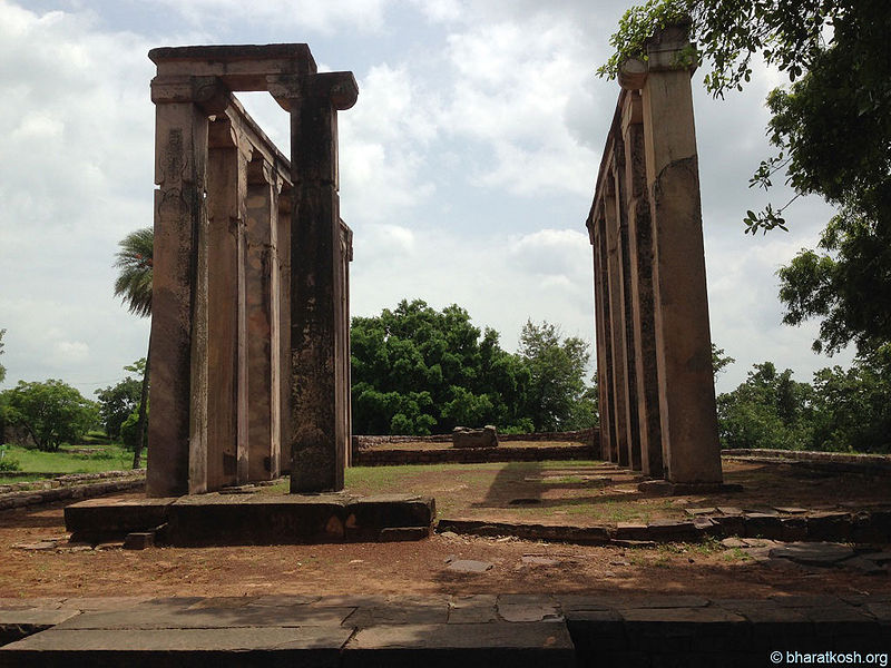 चित्र:Buddha-Stupa-Sanchi-6.jpg