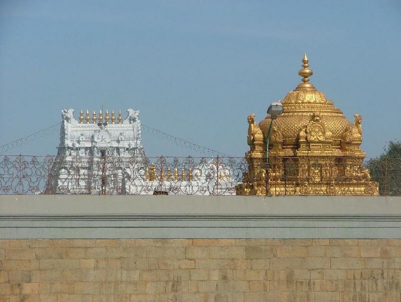 चित्र:Tirumala-Venkateswara-Temple-Tirupati.jpg
