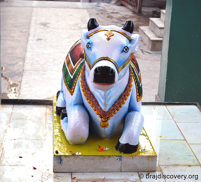 चित्र:Nandi Statue Bhuteshwar Temple Mathura.jpg