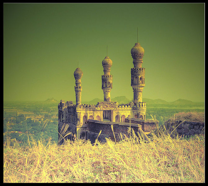 चित्र:Teen-Minar-Karimnagar.jpg