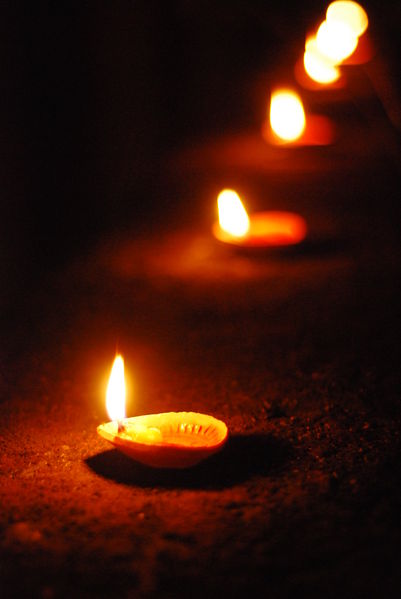 चित्र:Diwali-Diya.jpg