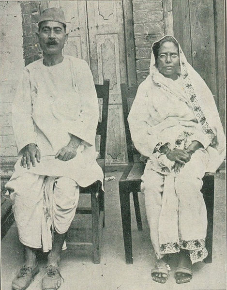 चित्र:Premchand-and-Shivrani.jpg