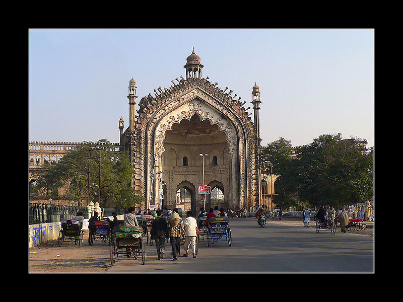 चित्र:Rumi-Darwaza.jpg