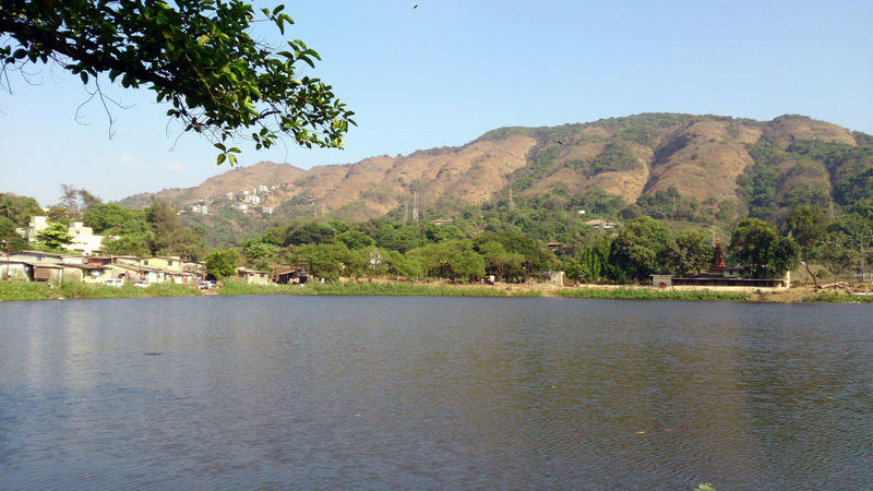 चित्र:Khandala-Lake.jpg