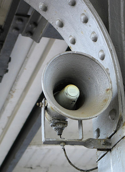 चित्र:Loudspeaker.jpg