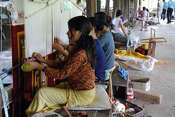 क़ालीन बनाती महिलायें, अरुणाचल प्रदेश