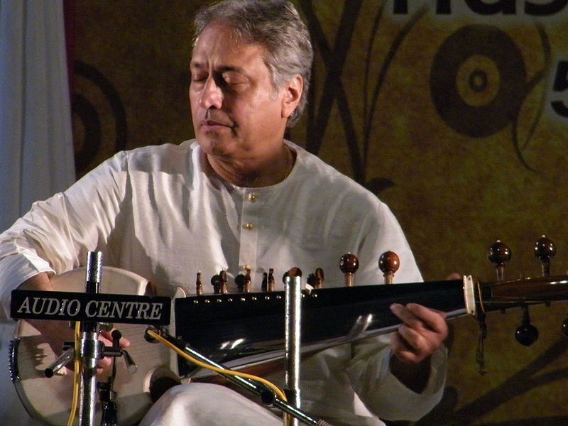 चित्र:Amjad-Ali-Khan-4.jpg