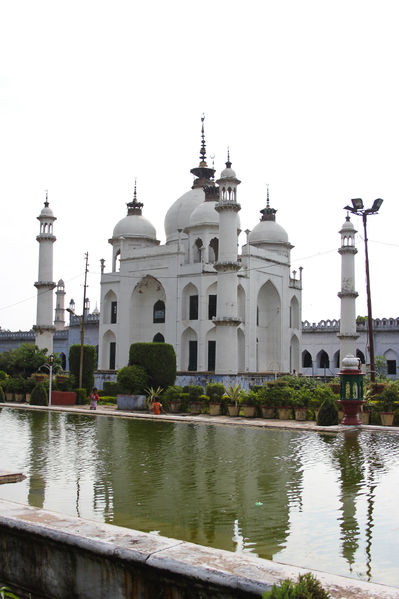 चित्र:Chota-Imambara-Lucknow-1.jpg