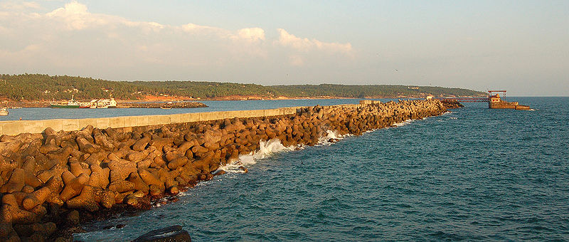 चित्र:Vizhinjam-Harbour.jpg