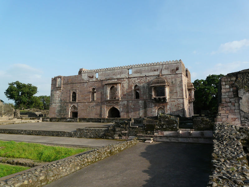 चित्र:Hindola-Mahal-Mandu-5.jpg