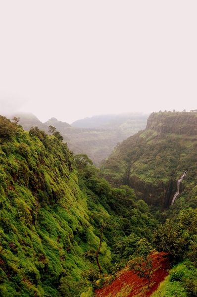 चित्र:Valley-Lonavala.jpg