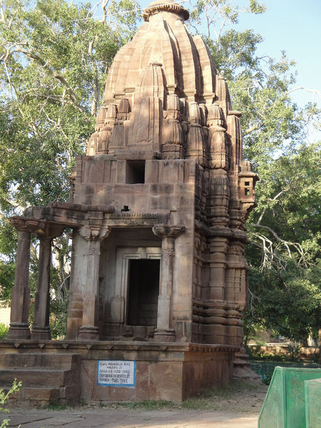 चित्र:Mandore-Garden-Jodhpur-1.jpg
