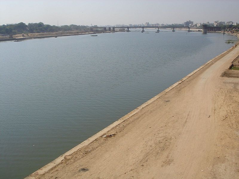 चित्र:Sabarmati-River-Ahmedabad.jpg