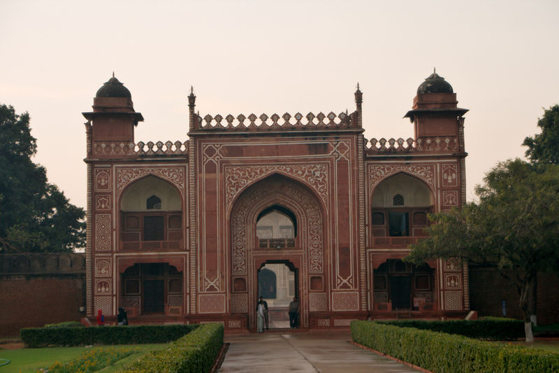 चित्र:Itmad-Ud-Daulah-Tomb-Agra-9.jpg