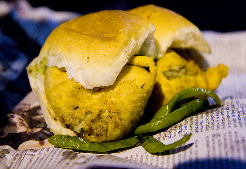 चित्र:Vada-Pav-Mumbai.jpg