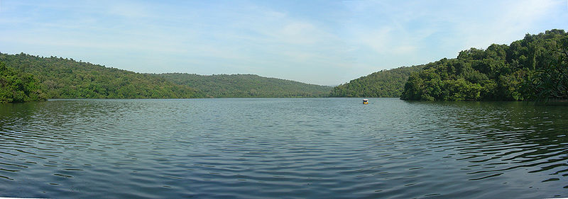 चित्र:Dhamapur-Lake.jpg