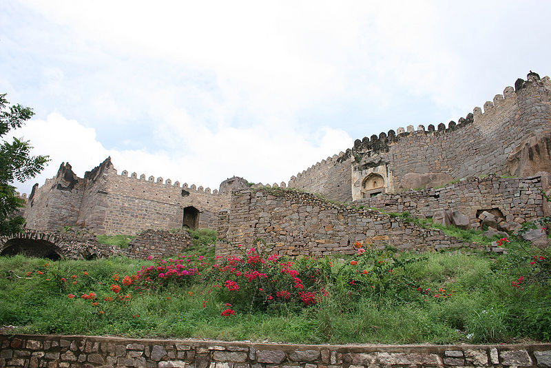 चित्र:Golkonda-Fort-Hyderabad.jpg