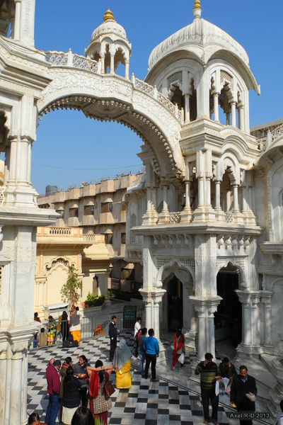 चित्र:Iscon-Temple-Vrindavan-4.jpg