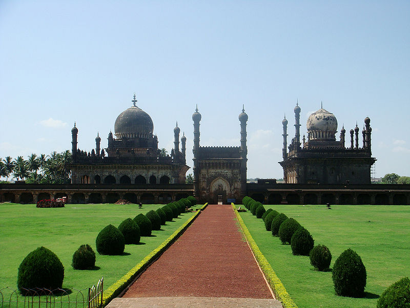 चित्र:Ibrahim-Rouzza-Bijapur.jpg