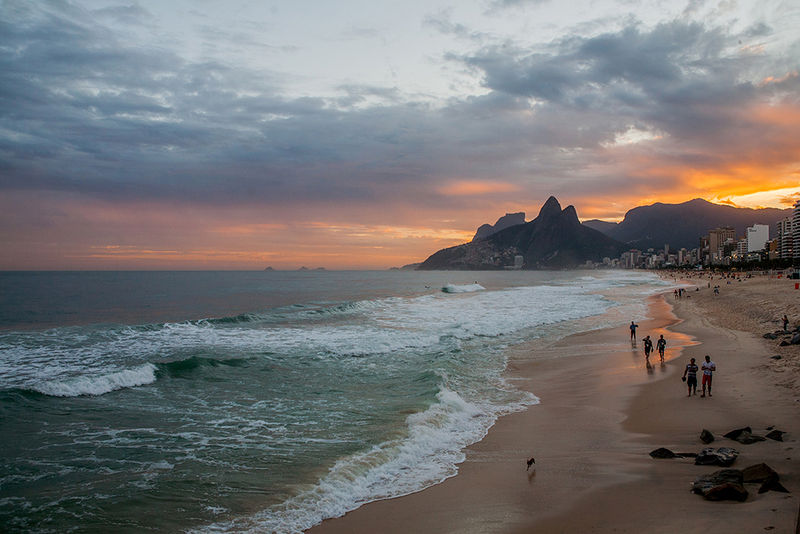 चित्र:Ipanema-Beach-Brazil-2.jpg