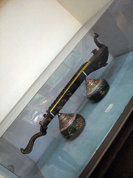 चित्र:Vichitra-Veena.jpg