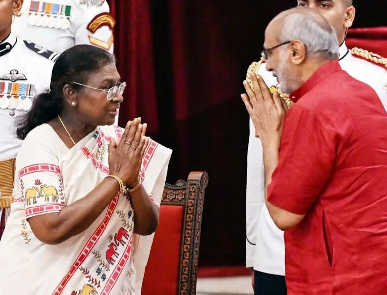 चित्र:CPRadhakrishnan with President.jpeg