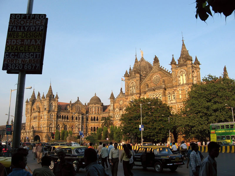 चित्र:Chhatrapati-Shivaji-Terminus-Mumbai-11.jpg