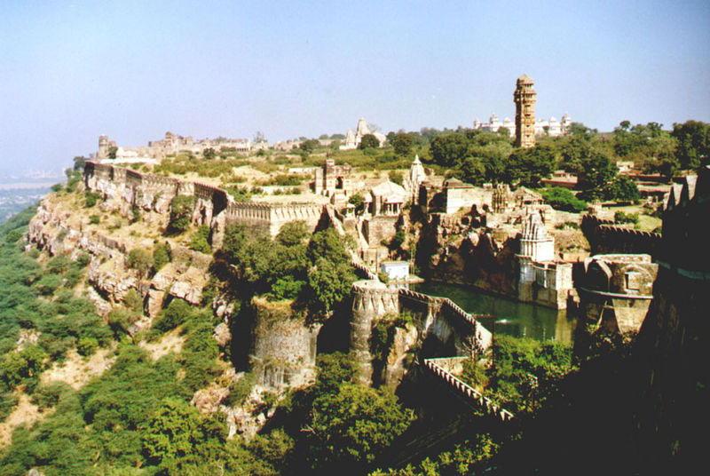 चित्र:A-View-Chittorgarh-Fort.jpg