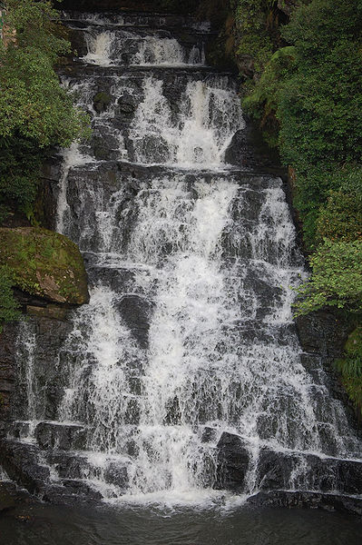 चित्र:Elephant-Falls-Shillong-1.jpg